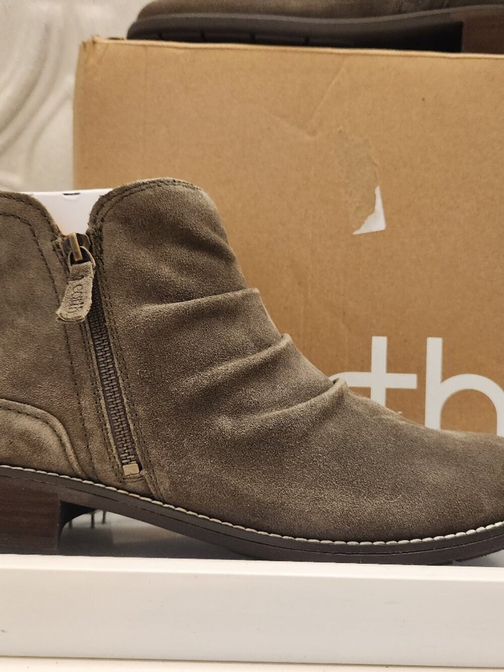 Earth "Nadya" Dark Green Leather Booties. NIB. Size 11